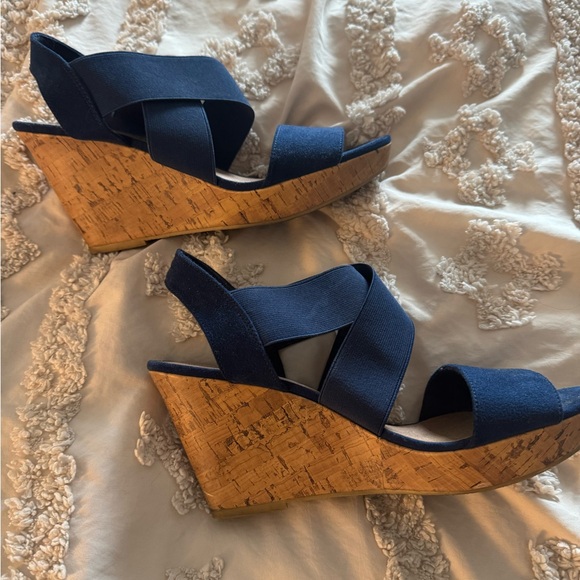 American Eagle Navy Wedge Sandals - Picture 2 of 4